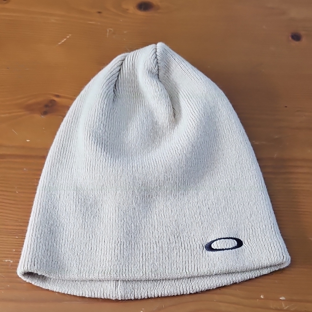 Oakley Fine Knit Beanie (HUMMUS COLOR)